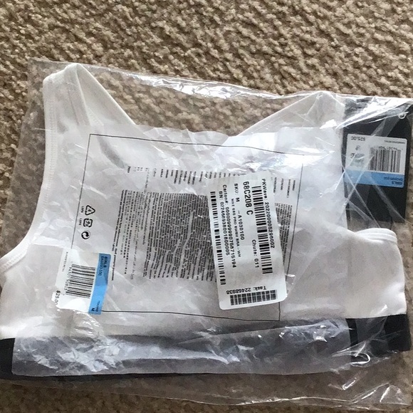 NWT Nike Sports Bra - Picture 7 of 7